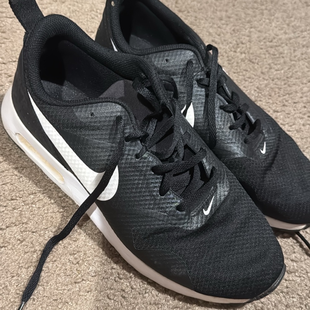 Nike women’s  Black and White Athletic Shoes